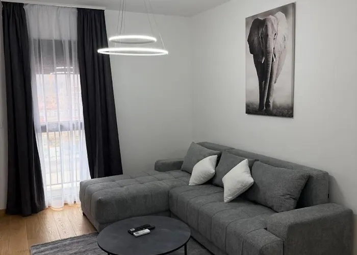 Daire Montenegro Black